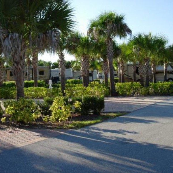 Water's Edge Motor Coach & RV Resort