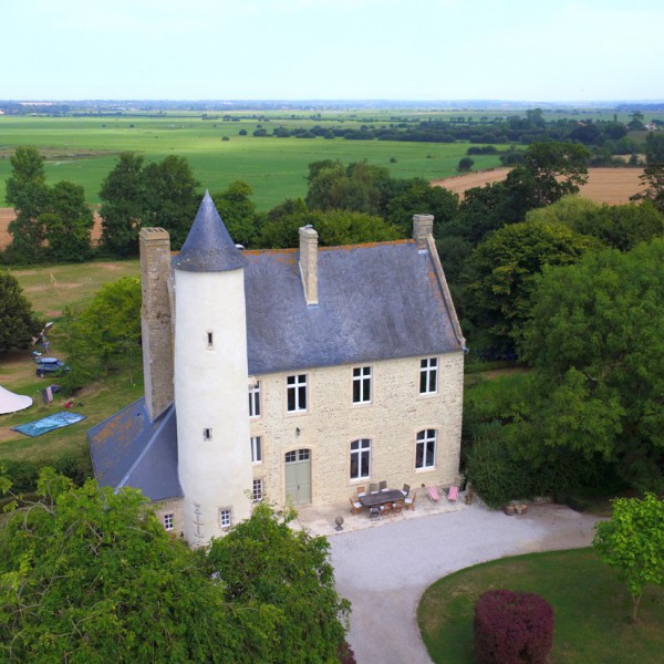 Chateau de Monfreville + cottages